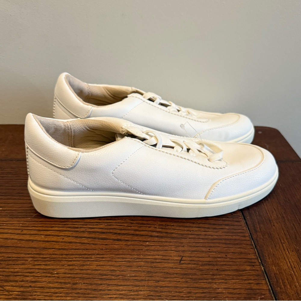 Life‎ Stride women’s White Sneakers 7.5
